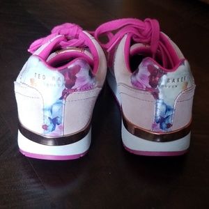 💕Ted Baker London "Esmy" Sneakers💕💕